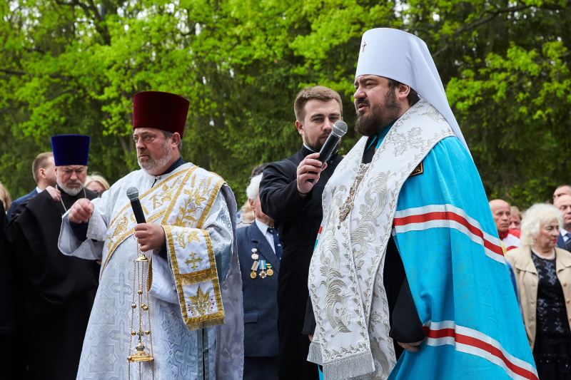 Харків'яни поклали квіти на Меморіалі Слави - 18