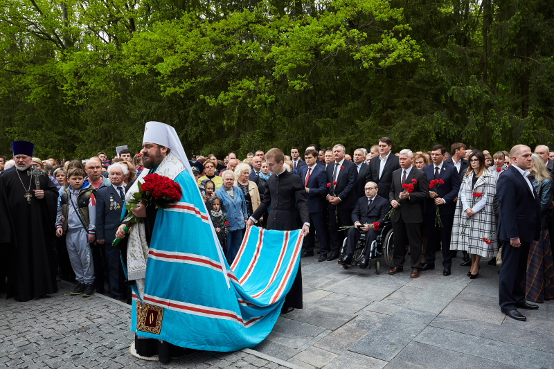 Харків'яни поклали квіти на Меморіалі Слави - 20
