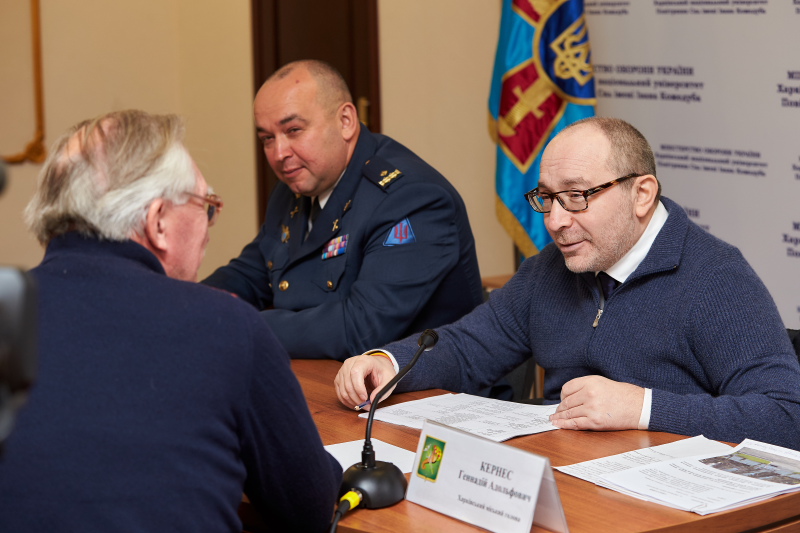 Геннадій Кернес провів прийом харків'ян в Університеті Повітряних Сил