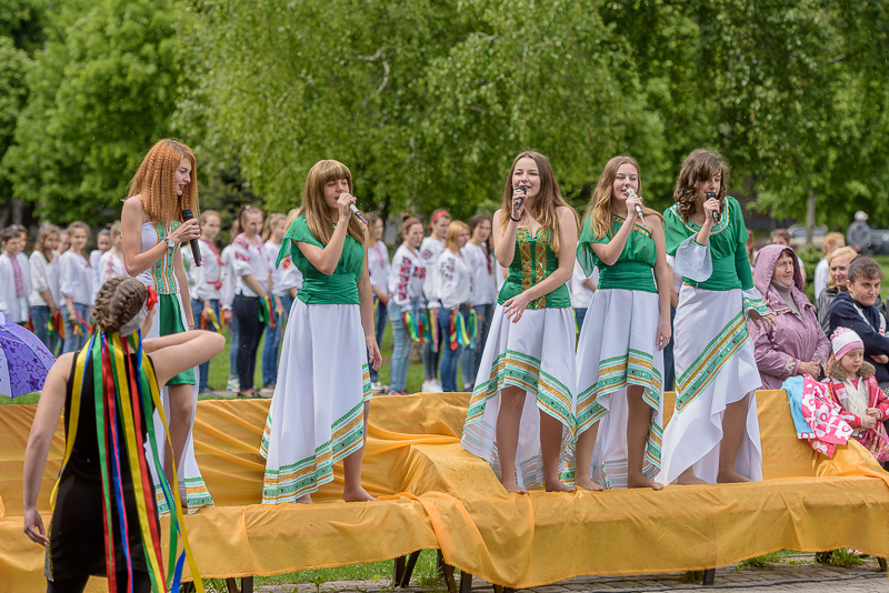 В Індустріальному районі пройшов загальноміський фестиваль «Веселкою сплелися кольори» - 5
