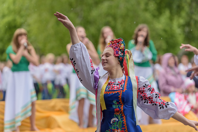 В Індустріальному районі пройшов загальноміський фестиваль «Веселкою сплелися кольори» - 6