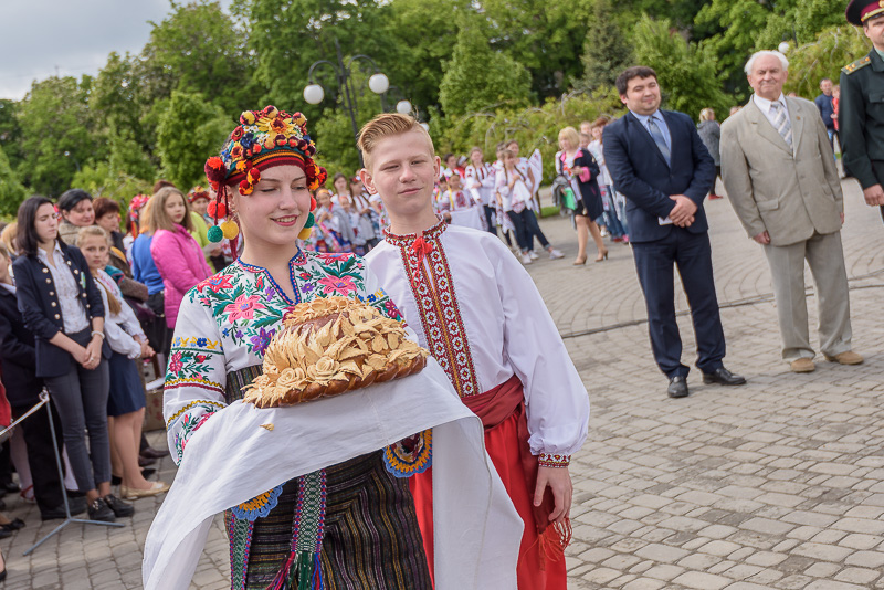 В Індустріальному районі пройшов загальноміський фестиваль «Веселкою сплелися кольори» - 8