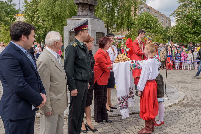 В Індустріальному районі пройшов загальноміський фестиваль «Веселкою сплелися кольори» - 9