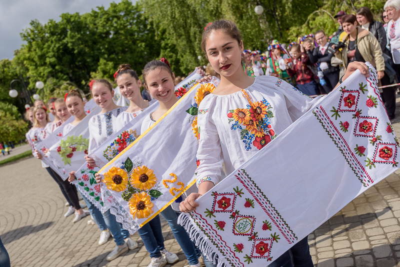 В Індустріальному районі пройшов загальноміський фестиваль «Веселкою сплелися кольори» - 11