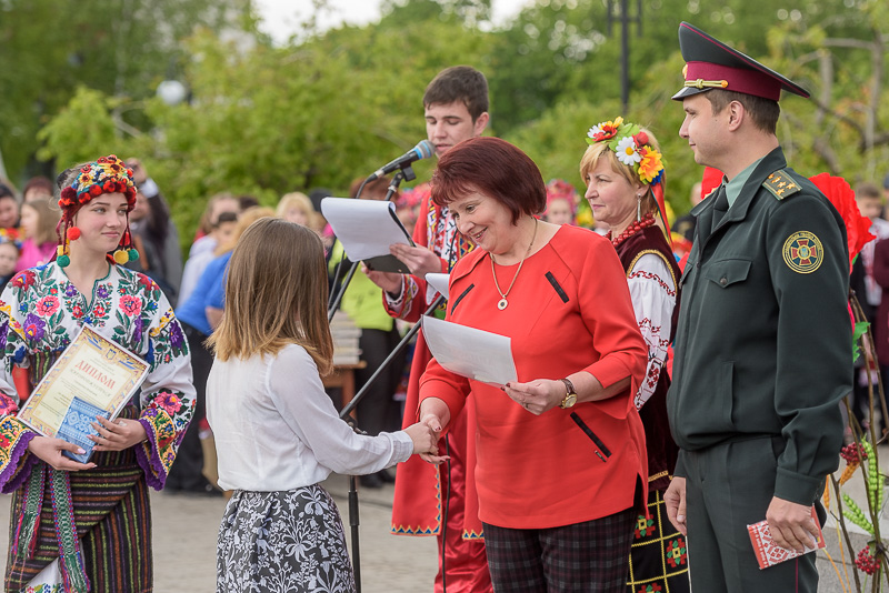 В Індустріальному районі пройшов загальноміський фестиваль «Веселкою сплелися кольори» - 12