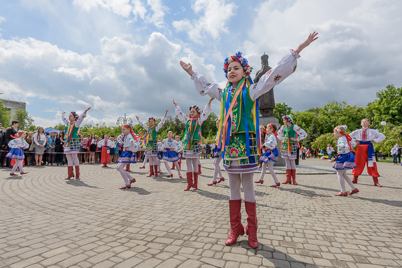 В Індустріальному районі пройшов загальноміський фестиваль «Веселкою сплелися кольори» - 14