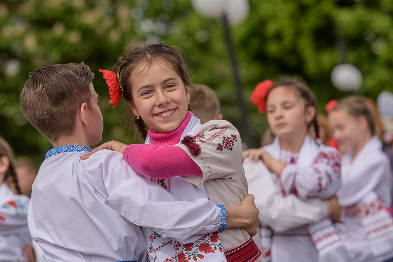 В Індустріальному районі пройшов загальноміський фестиваль «Веселкою сплелися кольори» - 15