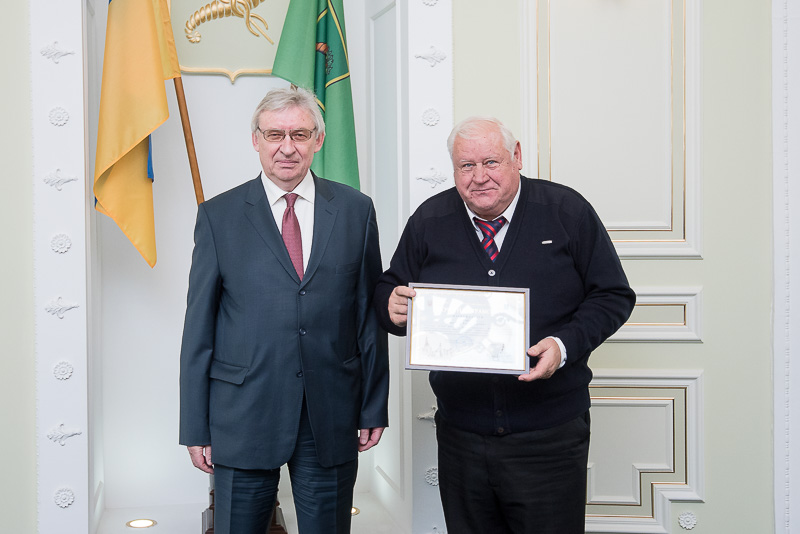 У Харкові нагородили кращих банківських працівників - 11
