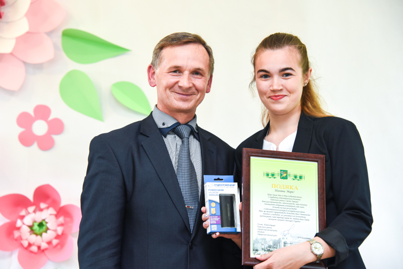 У Київському районі нагородили талановитих дітей і вчителів - 2