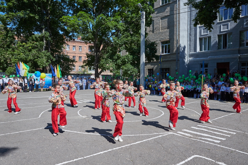 Свято останнього дзвоника в харківських школах - 8
