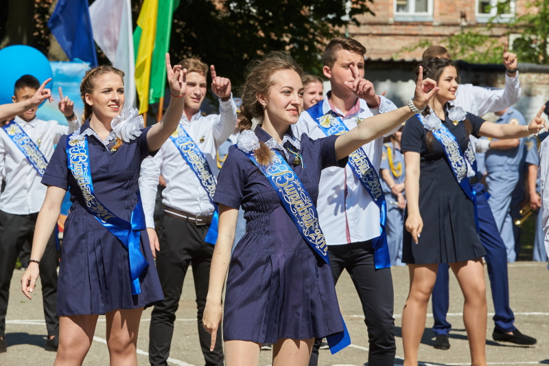 Свято останнього дзвоника в харківських школах - 15