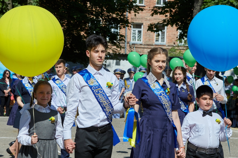 Свято останнього дзвоника в харківських школах - 17