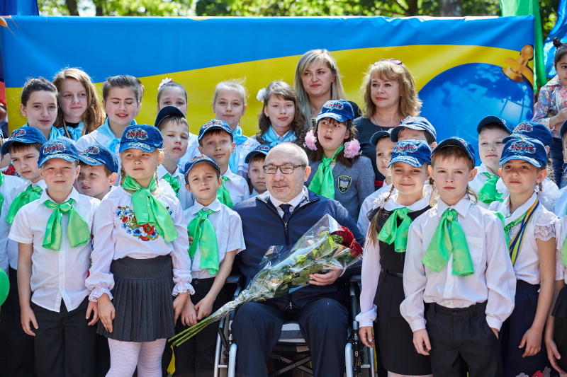 Свято останнього дзвоника в харківських школах - 29