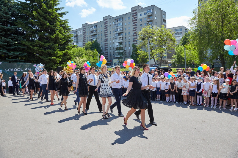 Свято останнього дзвоника у Харківській спеціалізованій школі №132 - 16