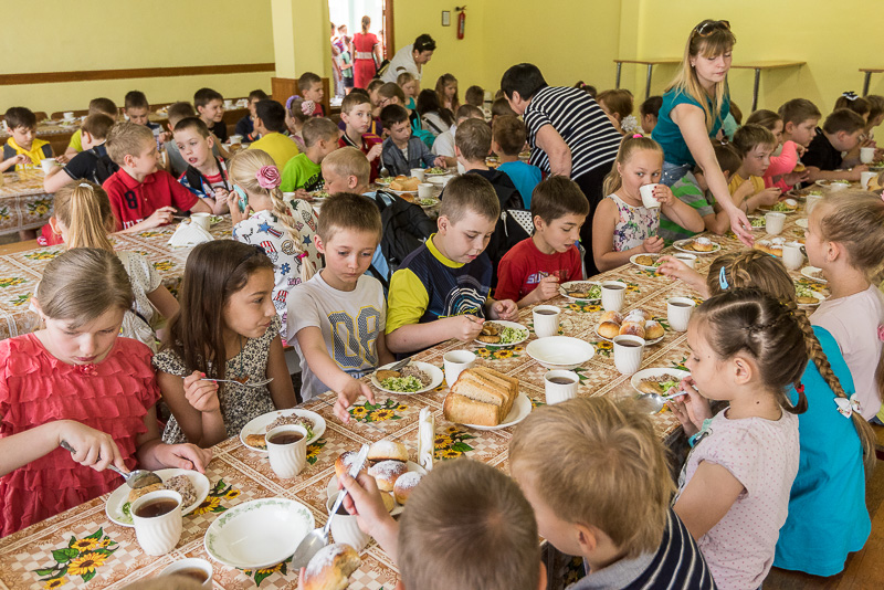 Урок англійською на свіжому повітрі і кулінарний майстер-клас - так проходить день у пришкільному таборі - 19