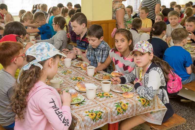 Урок англійською на свіжому повітрі і кулінарний майстер-клас - так проходить день у пришкільному таборі - 21