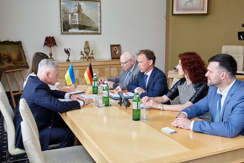 Німецький банк готовий допомогти Харкову в придбанні вагонів метро