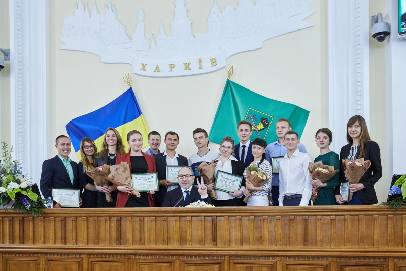 Геннадій Кернес нагородив фіналістів конкурсу «Харків - місто молодіжних ініціатив»
