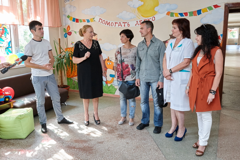 У Харкові в дитячих лікарнях малюють казкових героїв