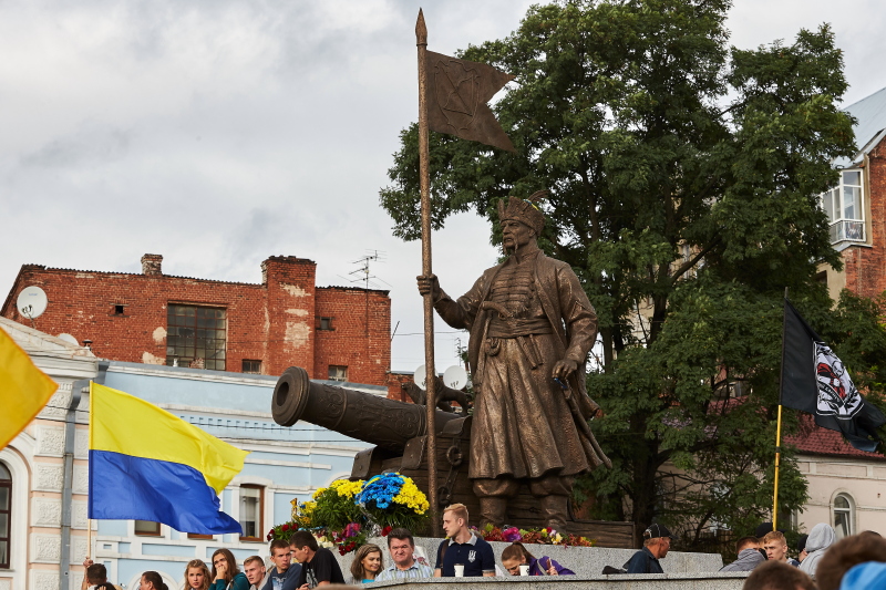 Пам'ятник Івану Сірку відкритий на Бурсацькому узвозі