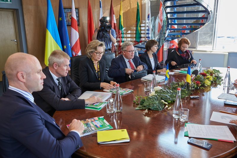 Шведську делегацію ОБСЄ поінформували про соціально-економічну ситуацію в Харкові - 1