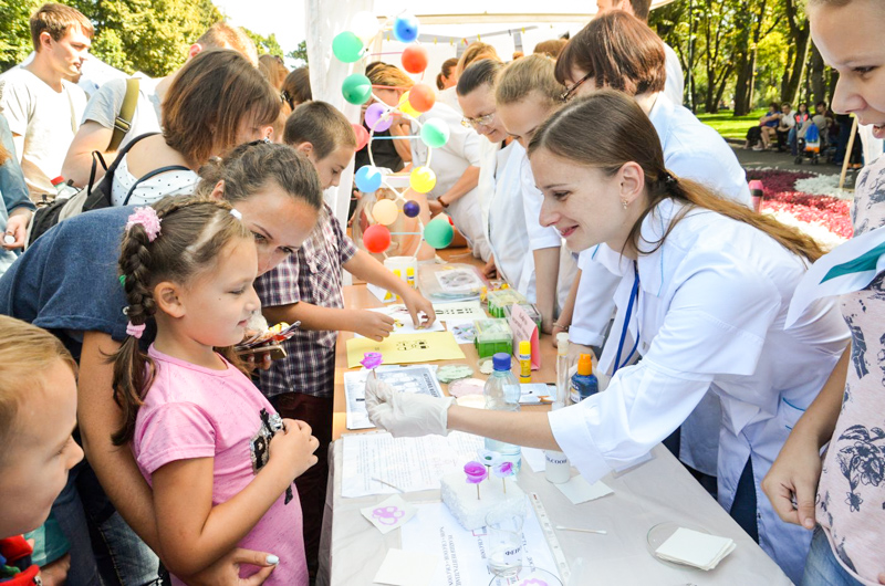 У саду Шевченка відбулися сьомі «Наукові пікніки»