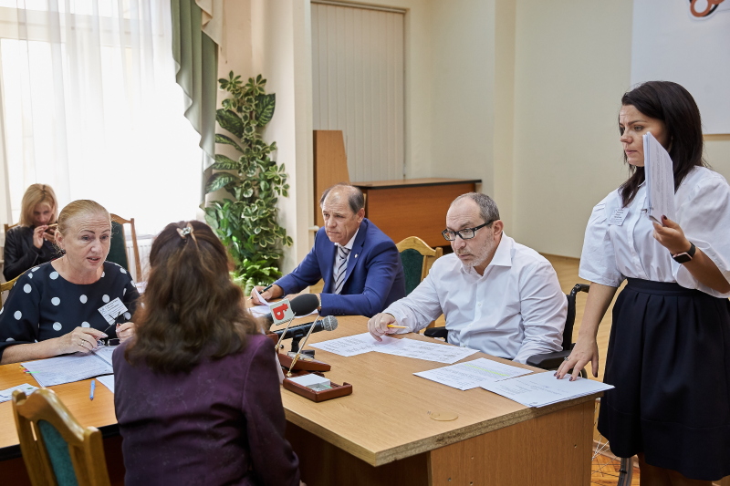 Геннадій Кернес провів особистий прийом на «Південкабелі»