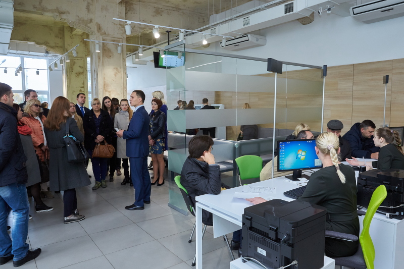 Представники Асоціації міст України ознайомилися з роботою фронт-офісу БТІ