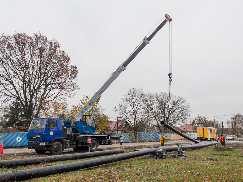 На Карачівському шосе міняють водопровідну магістраль