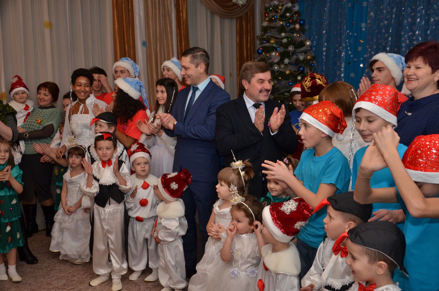 Олександр Новак привітав вихованців дитячого будинку «Родина» з Днем Святого Миколая