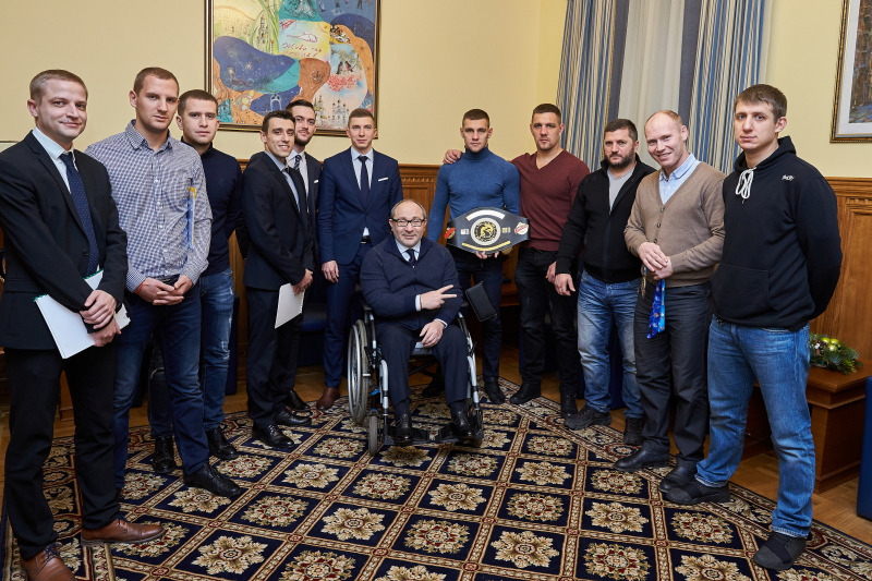 Геннадій Кернес зустрівся з чемпіонами світу з Харкова