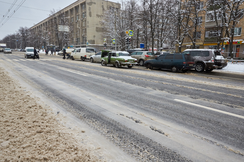 Дорожники в Харкові працюють у цілодобовому режимі
