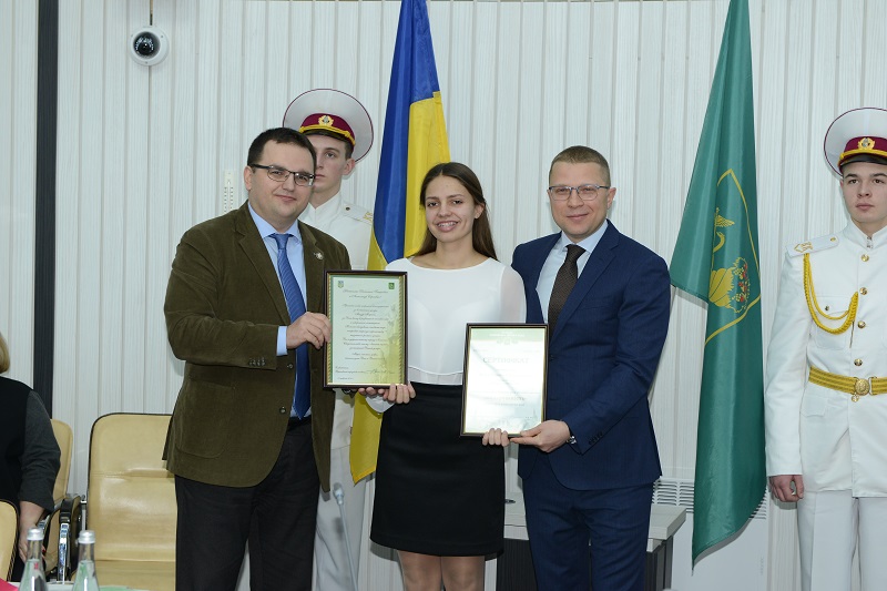 У Шевченківському районі кращим школярам вручили стипендії міського голови