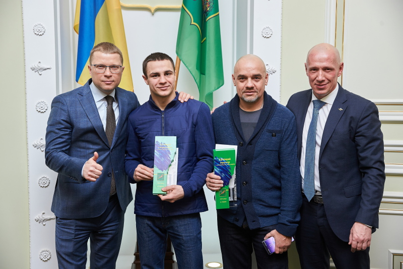 Харківські паралімпійці отримали нагороди міськради