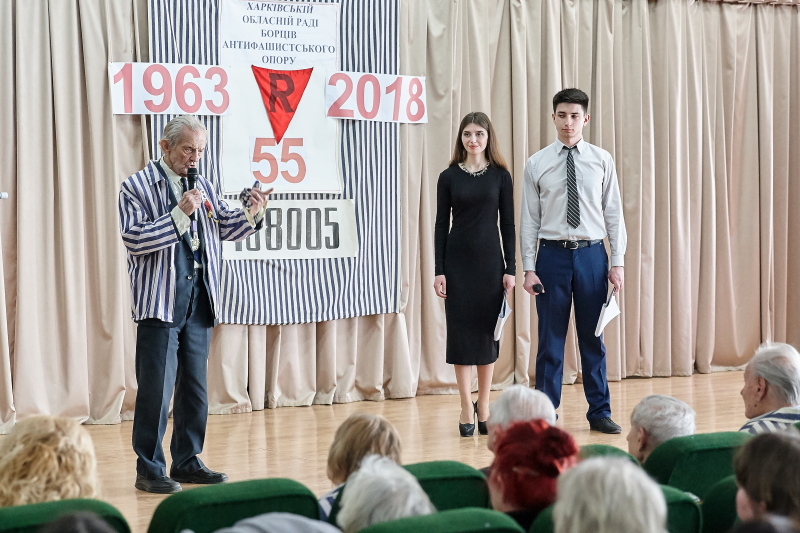 Зустріч колишніх в'язнів концтаборів зі студентами