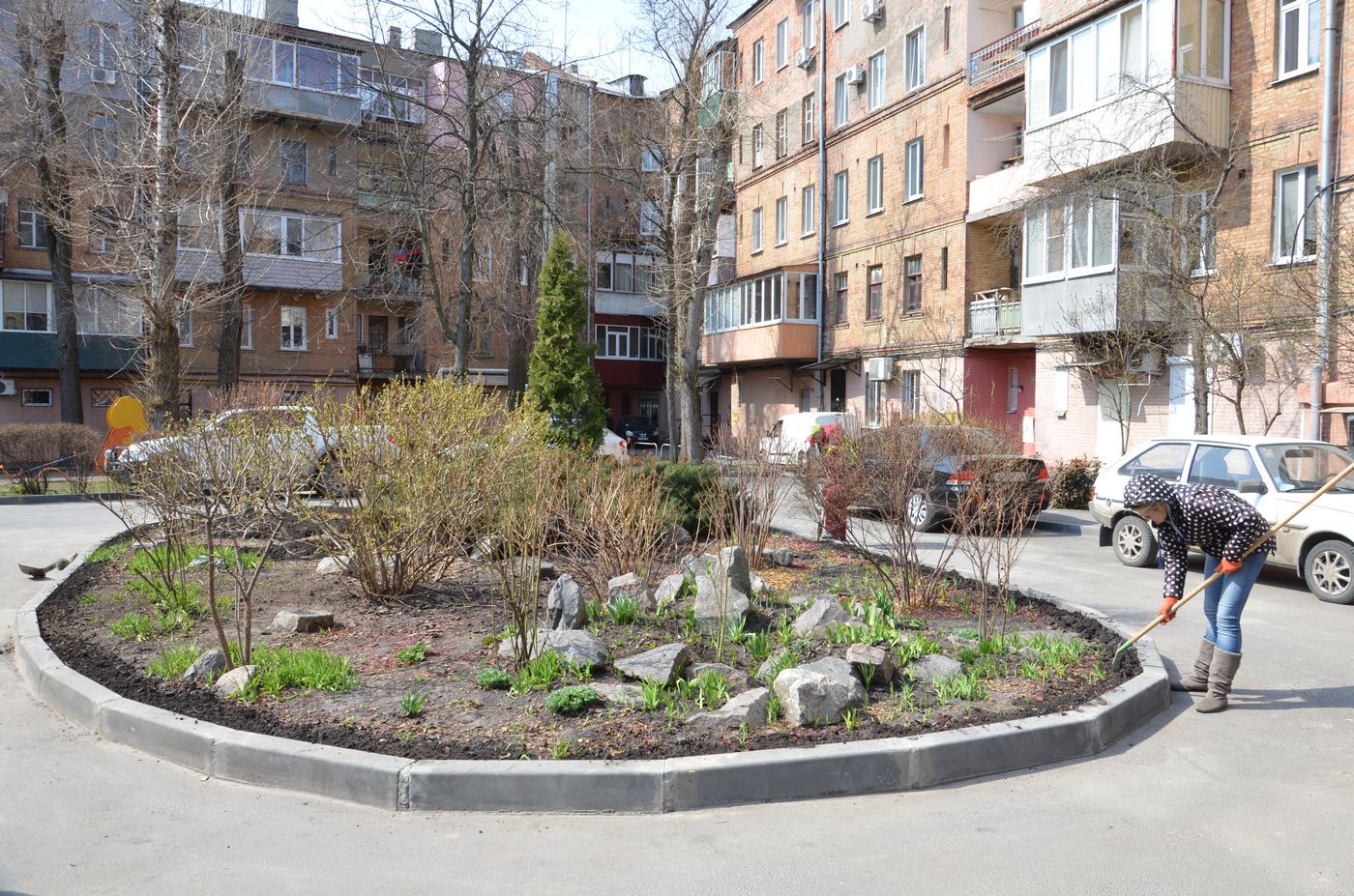 У Київському районі впорядковують двори