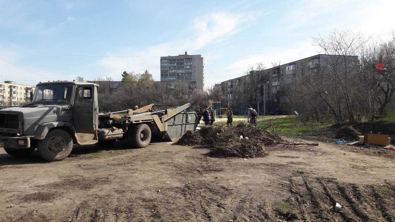 У Слобідському районі прибрали понад 80 гектарів території