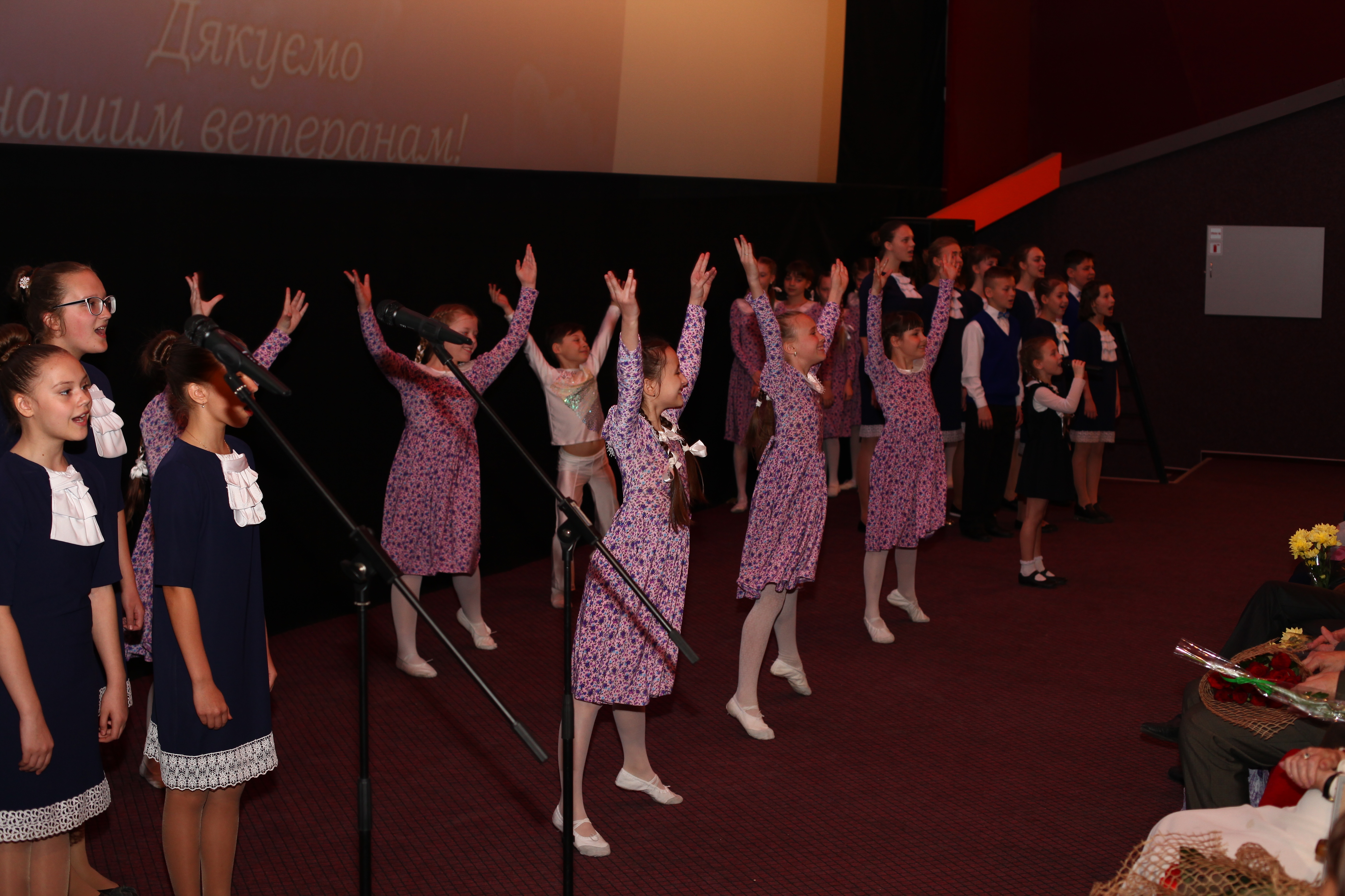 Для ветеранів і школярів провели кіноурок до Дня Перемоги