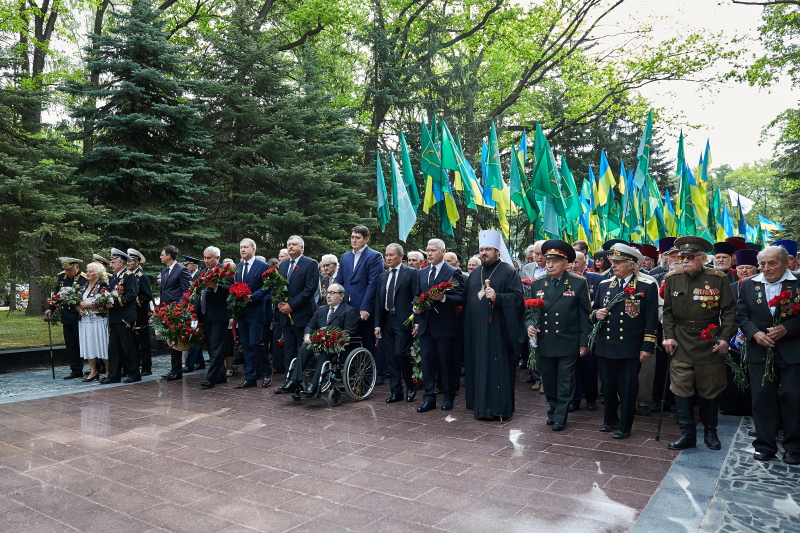 Покладання квітів на Меморіалі Слави з нагоди Дня перемоги у Другій світовій війні