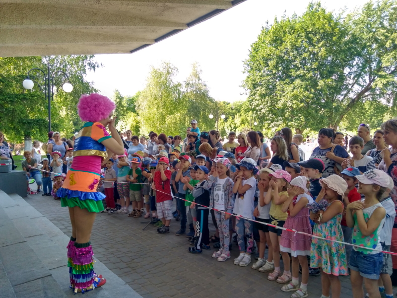Біля Палацу дитячої творчості «Істок» відбулося свято для дітей