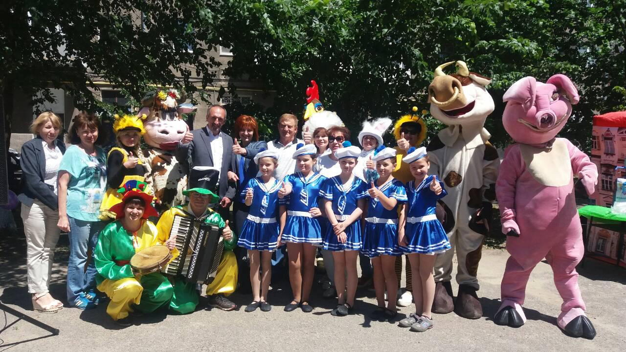 Святкове відкриття дитячого майданчика у дворі будинку на Московському проспекті