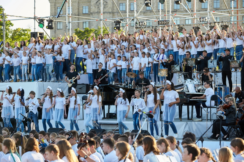 На площі Свободи пройшла масштабна акція «Діти Харкова - за мир!»