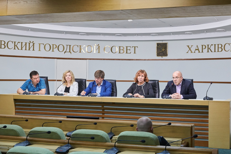 Адвокати Геннадія Кернеса заявили про тиск на суд Полтави і суддю Антонова