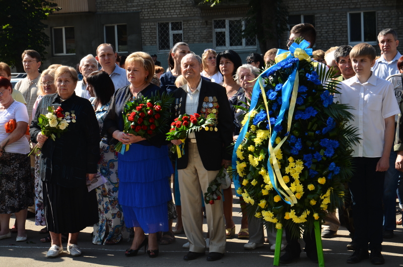 У Немишлянському районі пройшла панахида біля братської могили воїнів