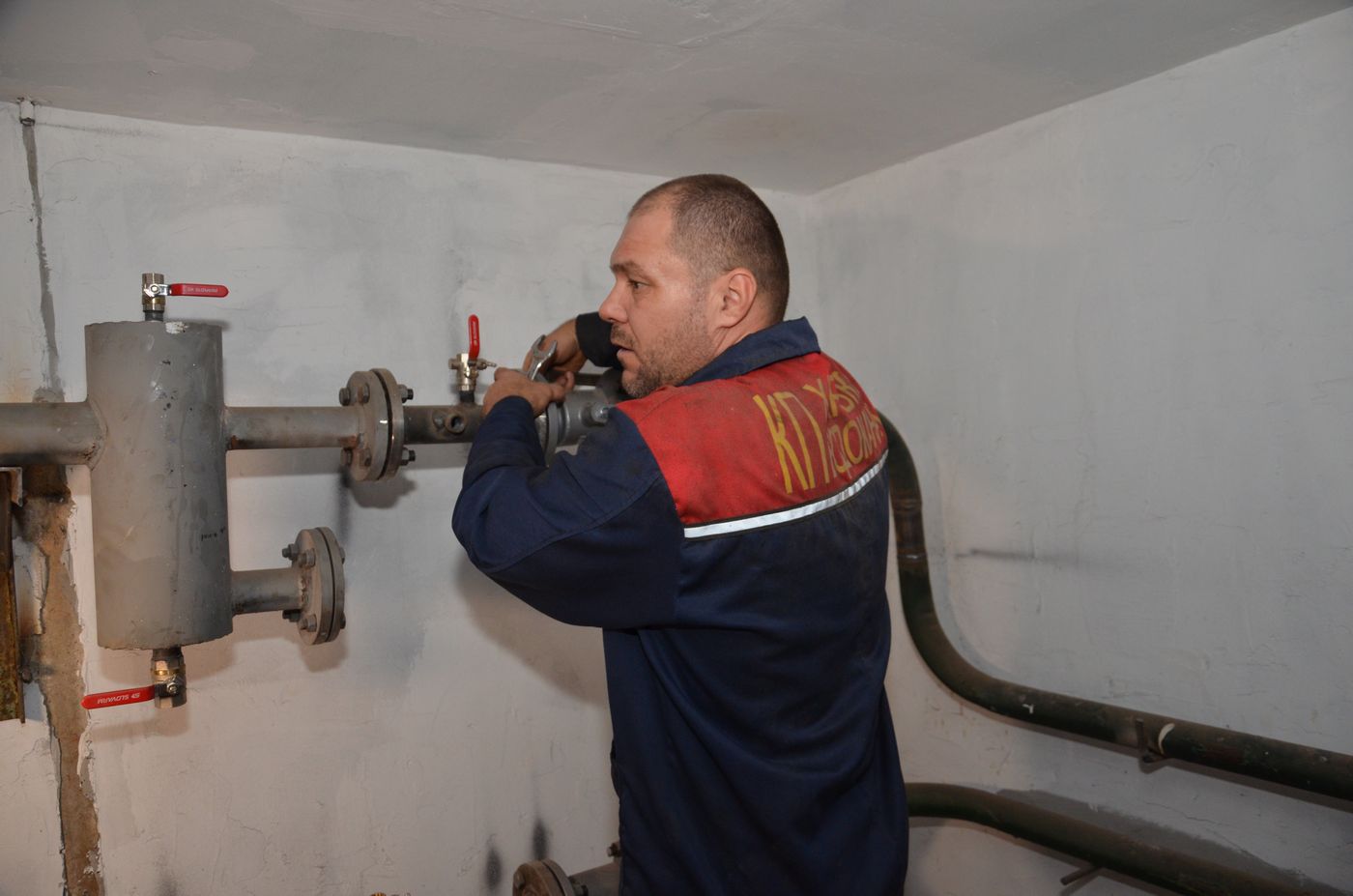 У Харкові продовжують встановлювати теплові лічильники у будинках