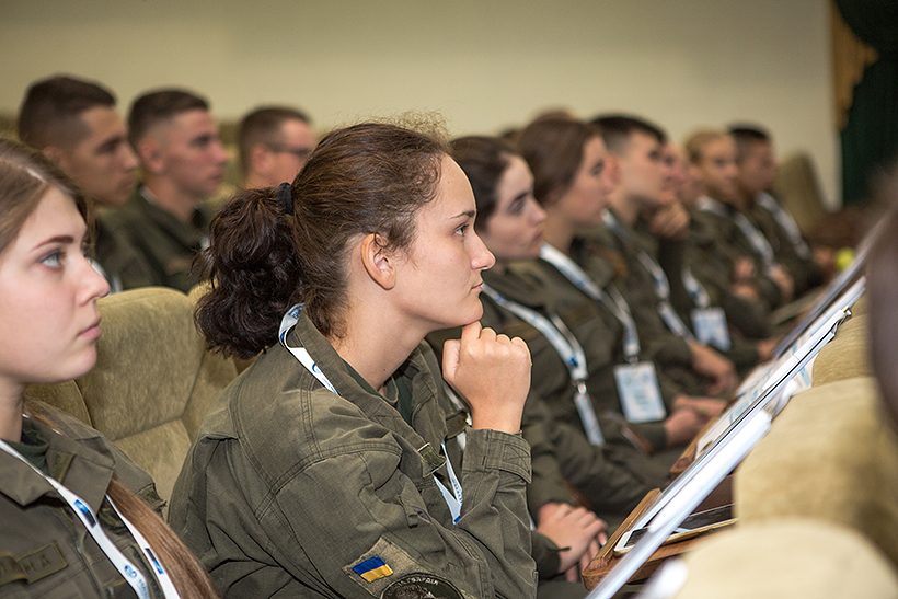Курсанти Академії Нацгвардії проходять навчальний курс НАТО
