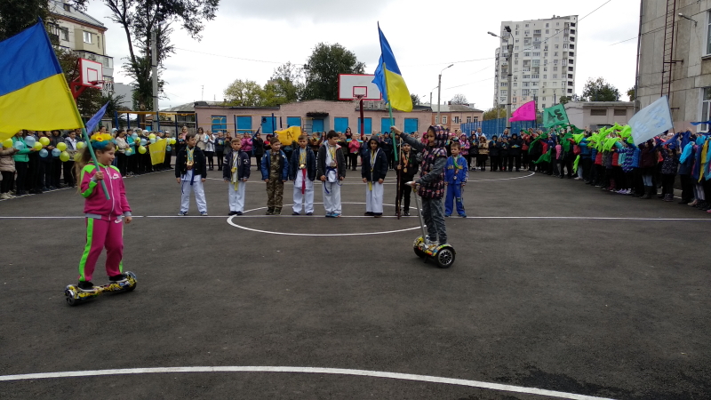 В Основ'янському районі відкрили два оновлених шкільних стадіони