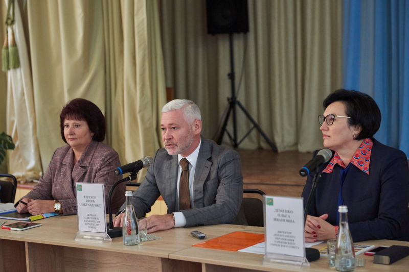 Ігор Терехов зустрівся з батьками школярів Індустріального району