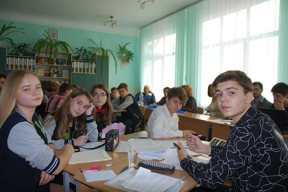 Учні харківських шкіл завоювали нагороди на турнірі юних хіміків 