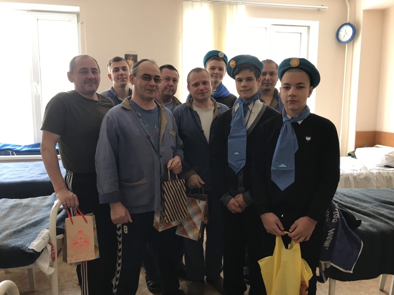 Школярі відвідали в госпіталі поранених воїнів